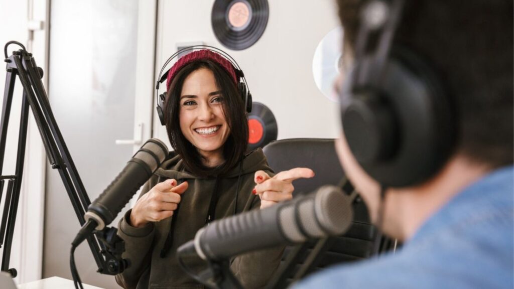 Cómo aprovechar el poder de los podcasts para promocionar tu marca